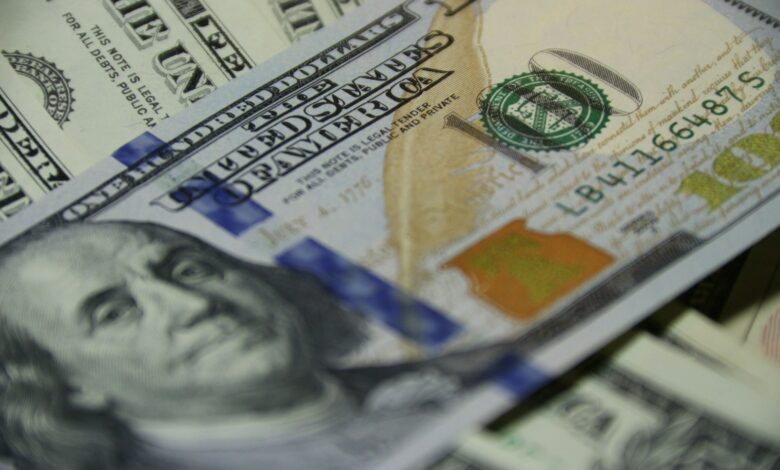 100 US dollar banknote